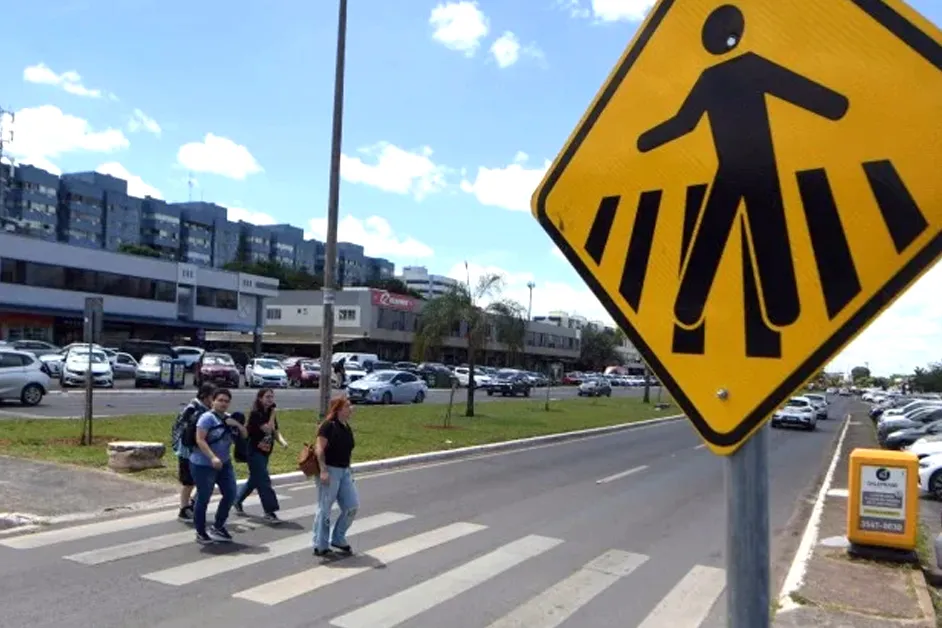 Campanha “Pé na Faixa, Pé no Freio” busca conscientizar pedestres em Colatina